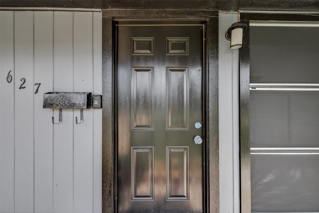 Photo - 627 Edgebrook Dr