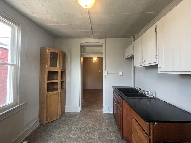 714 W Poplar St Unit 2