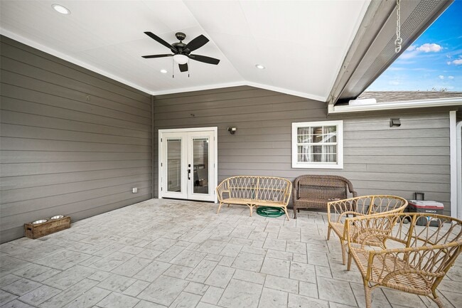 Building Photo - 515 Foxglove Ln