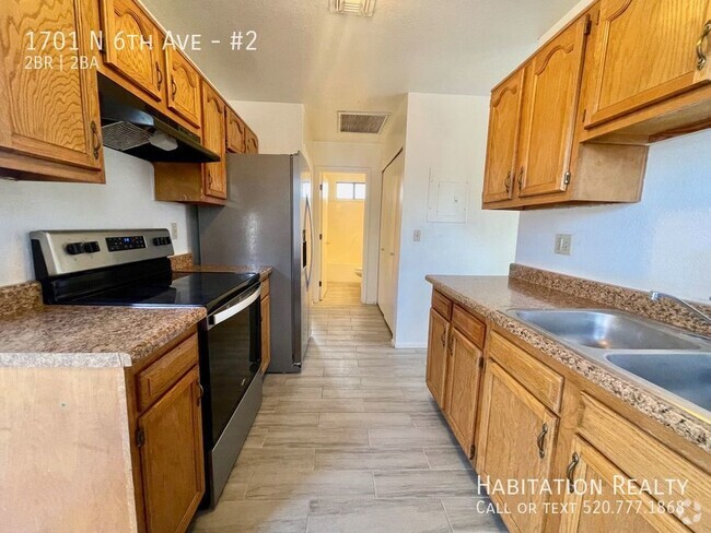 Building Photo - 2 bed/2 bath newly renovated! Easy biking,... Rental