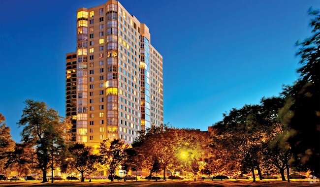 Take a stroll through the park - Hyde Park Tower Rental