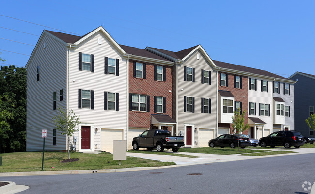 The Pointe at Manorgreen Townhomes - The Pointe at Manorgreen Townhomes