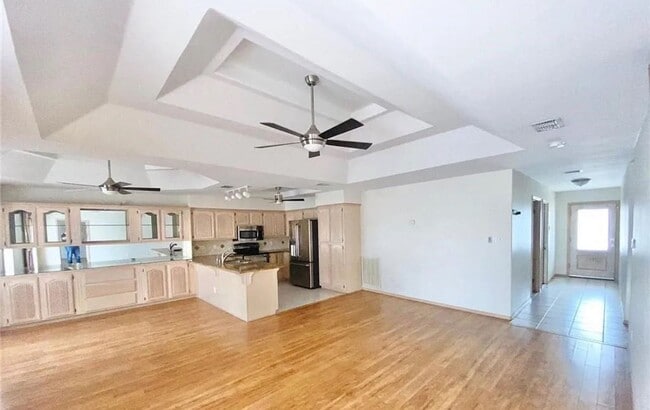 Photo - 610 Lake View Dr