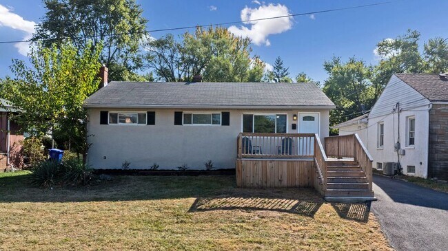 Building Photo - 3134 Medina Ave