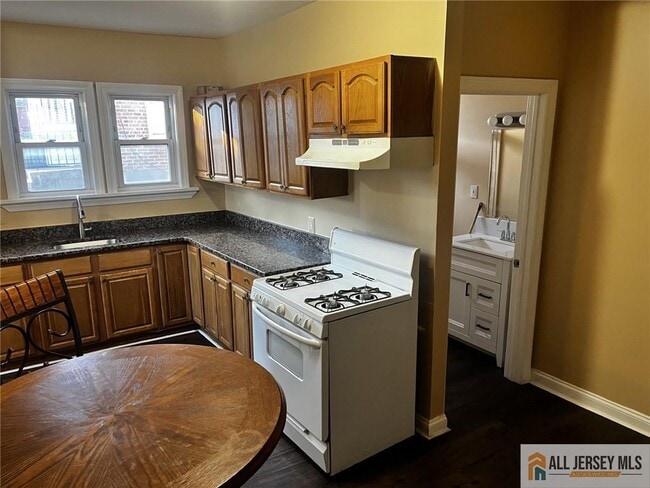 Photo - 186 Comstock St