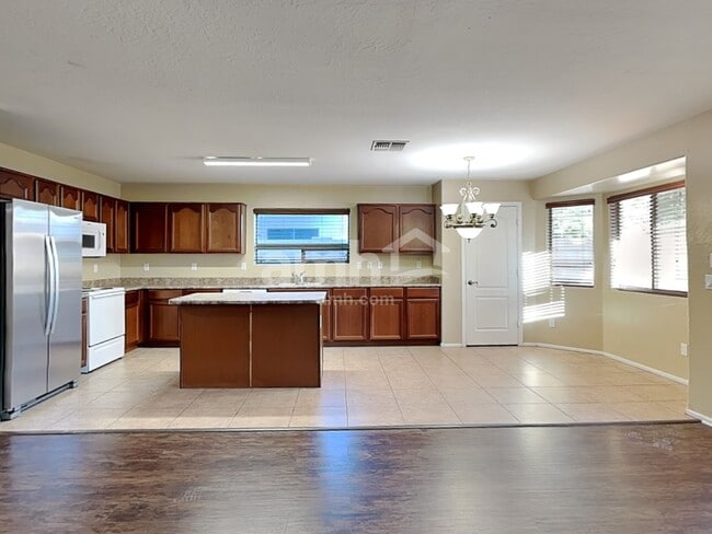 Photo - 433 E Penny Ln