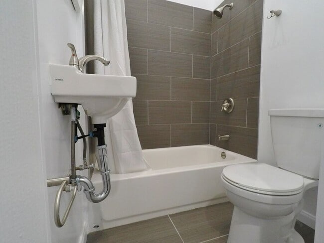 Photo - 518 7th St Unit 11