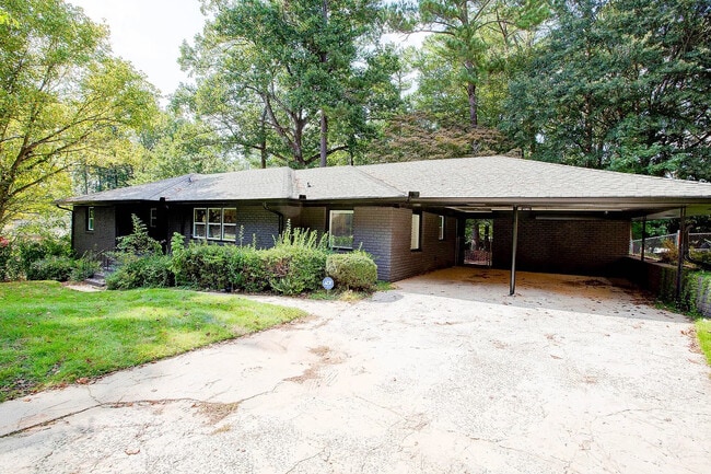 Room in House on Cooper Lake Rd SE