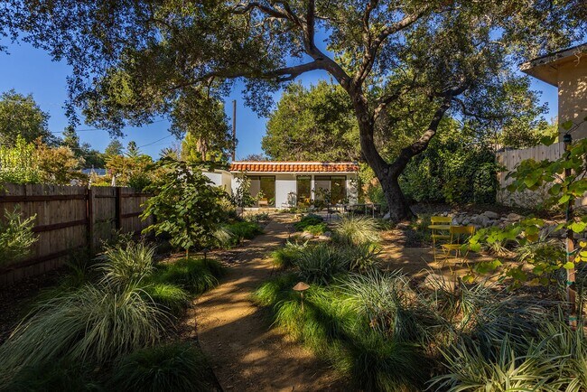 Photo - Downtown bungalow