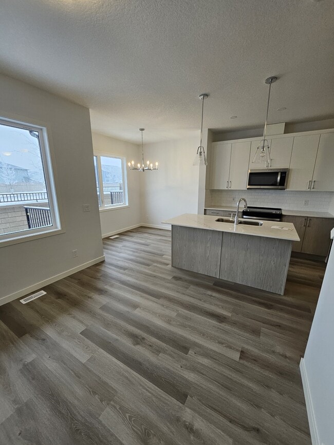 Photo - 25 Evanscrest Mews NW