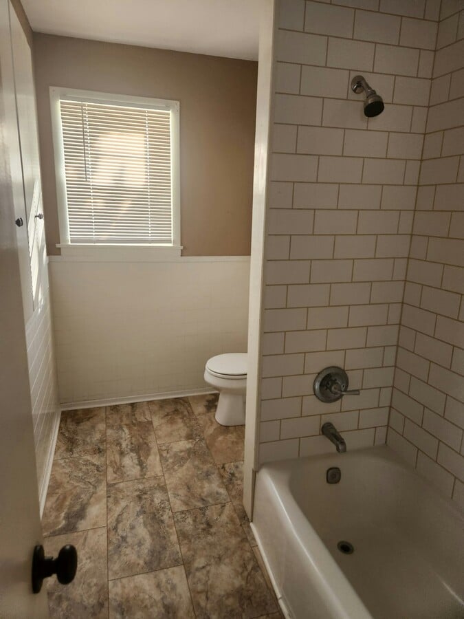 Photo - 403 Thomas St