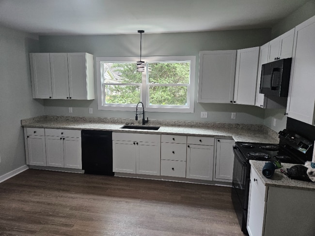 Photo - 402 Floyd St