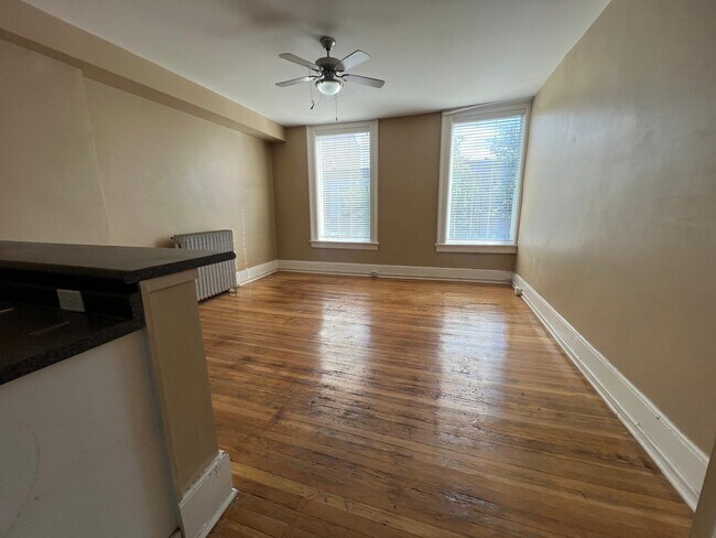 Building Photo - 73 St Paul St Unit 2