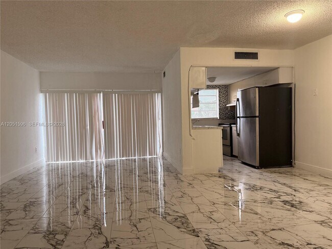 Photo - 9390 W Flagler St Unidad 225C