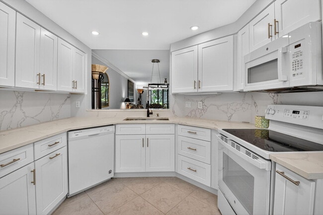 Building Photo - 15362 Strathearn Dr Unit 12802 Rental