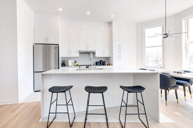 Photo - 4290 Rue Hutchison Unit FL2-ID1254775P