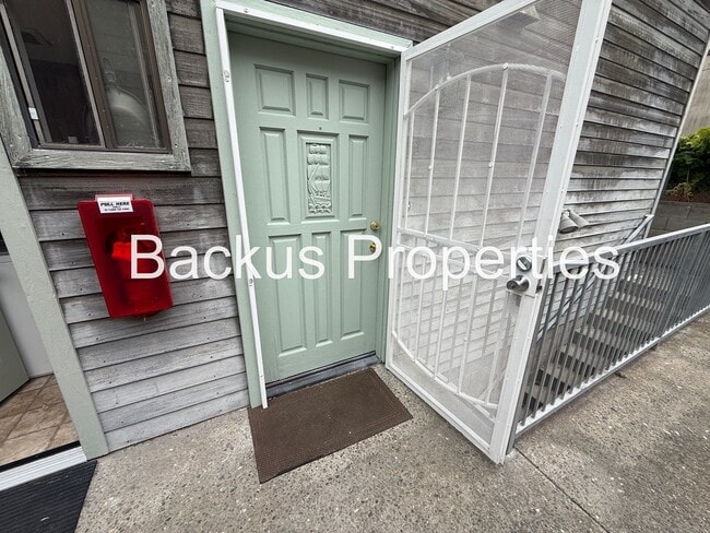 Photo - 529 Laine St Unit B