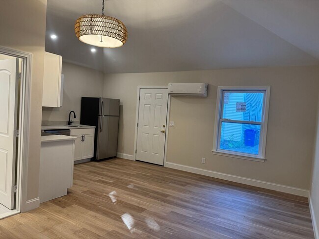 211 Carpenter St Unit C