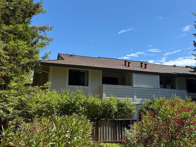 Building Photo - UPPER END UNIT TWO BED / TWO BATH CONDO IN...