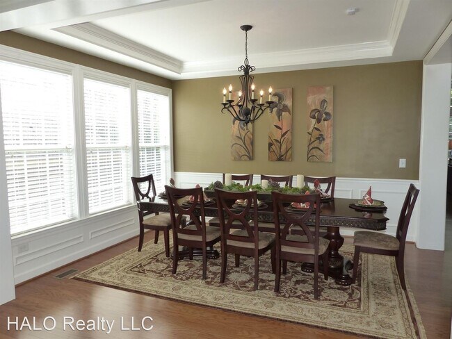 Photo - 4 br, 3.5 bath House - 105 Vaughan Street