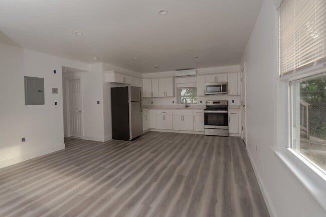 Building Photo - 11 Park St Unit 8