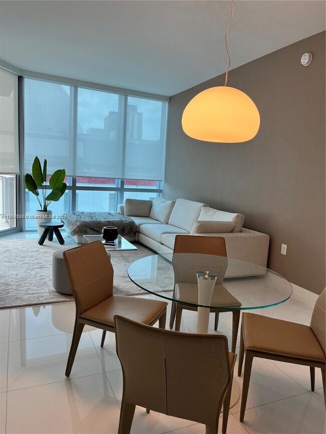 Building Photo - 851 NE 1st Ave Unit 808 Rental