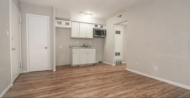 Photo - 14918 Milverton Rd Unit 6