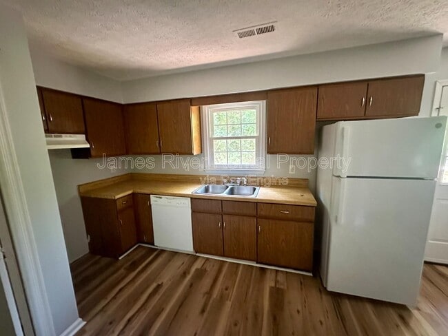 Building Photo - 105 Daniel St Unit 105 C