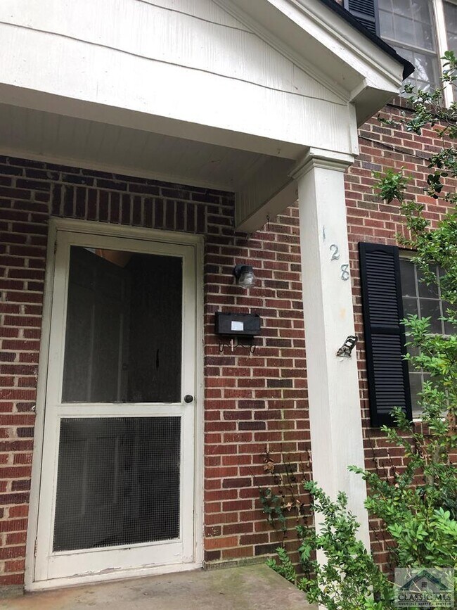 Photo - 128 University Dr