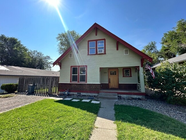 606 W 10th Ave