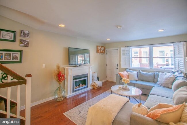 Photo - 140 Mercy St Townhome