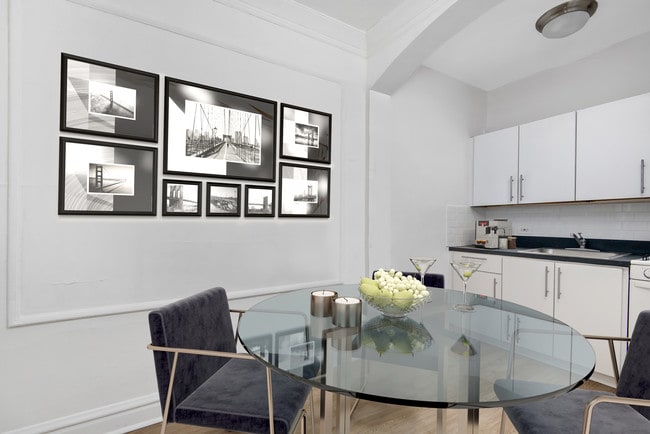 Photo - 1049 West Oakdale Apartments