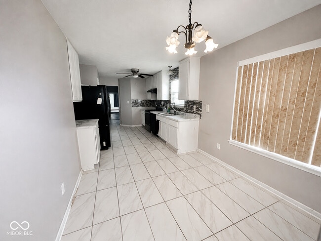 7226 Parklake Cir