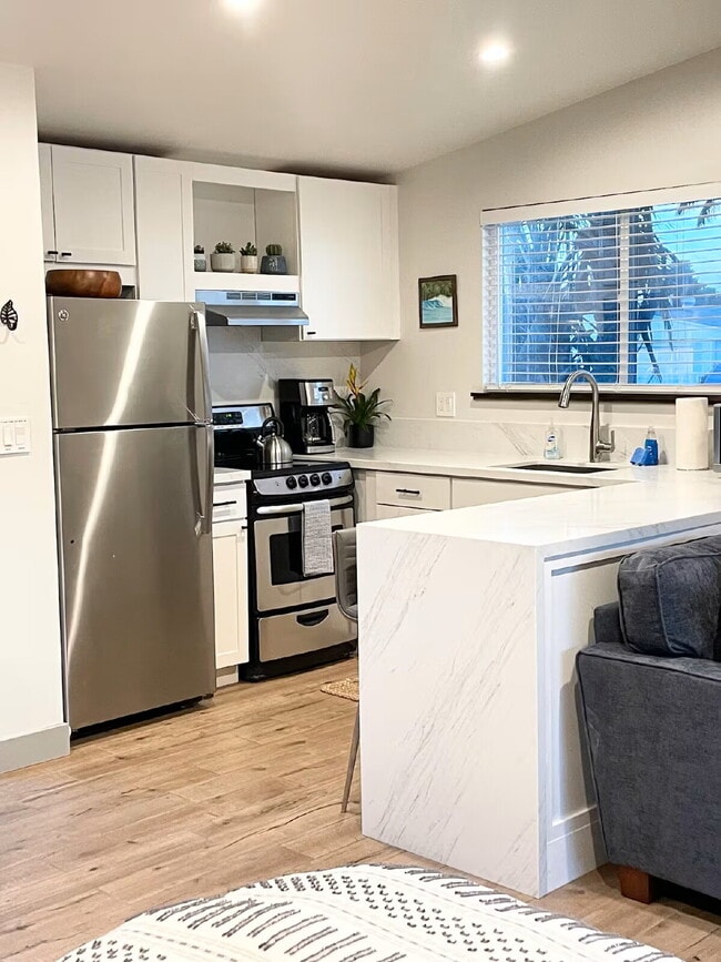 Fully Furnished, Turn Key North Clairemont | Vaulted Ceilings & Private Patio