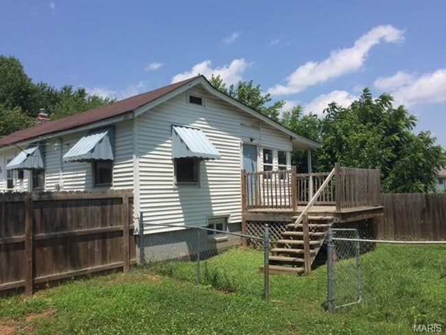 Photo - New Renovation!!!2 bedroom bungalow, deck, huge yard, Hancock schools