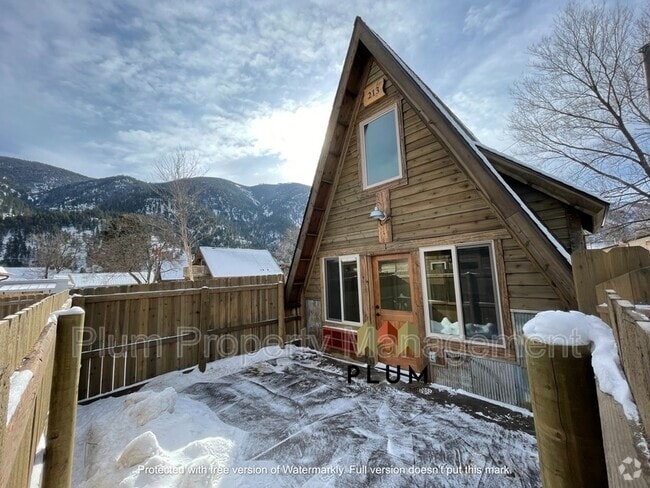 Building Photo - 213 Sommers St Rental