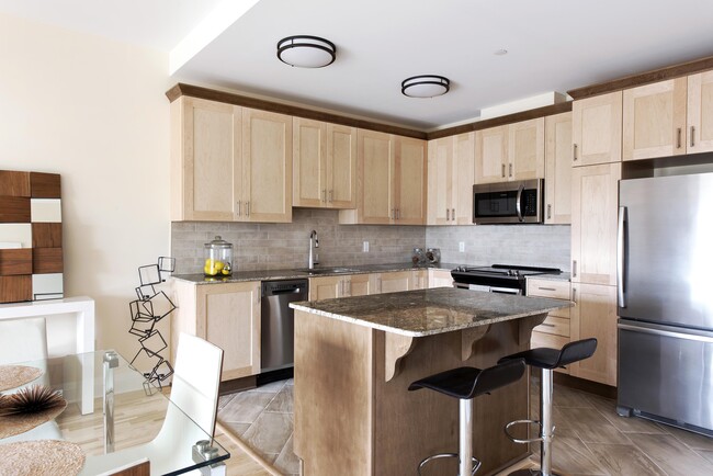 Building Photo - 1 Bedroom + Office with Terrace | Lepine A... Unit C105