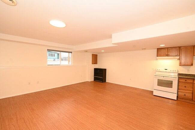 Photo - 2180 Victoria St