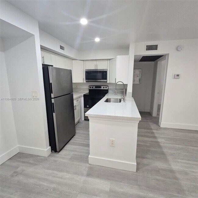 Photo - 10020 Winding Lake Rd Unit 10020