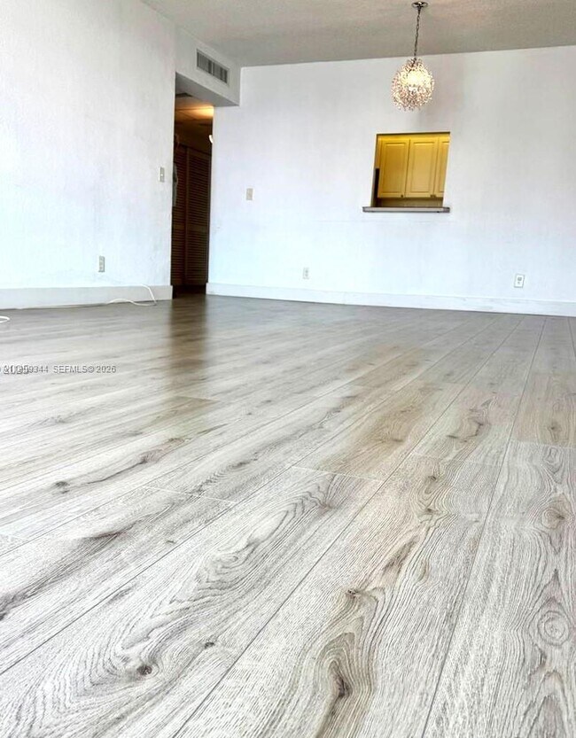 Photo - 19380 Collins Ave Unidad 1523