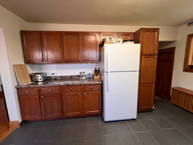 Building Photo - Move In June 1st 2026! 2 Bedroom 2 bath - Pet's OK - Wilmette Unit # 2