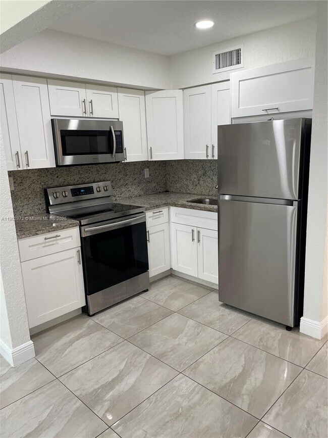 Photo - 1515 S 14th Ave Unit 10