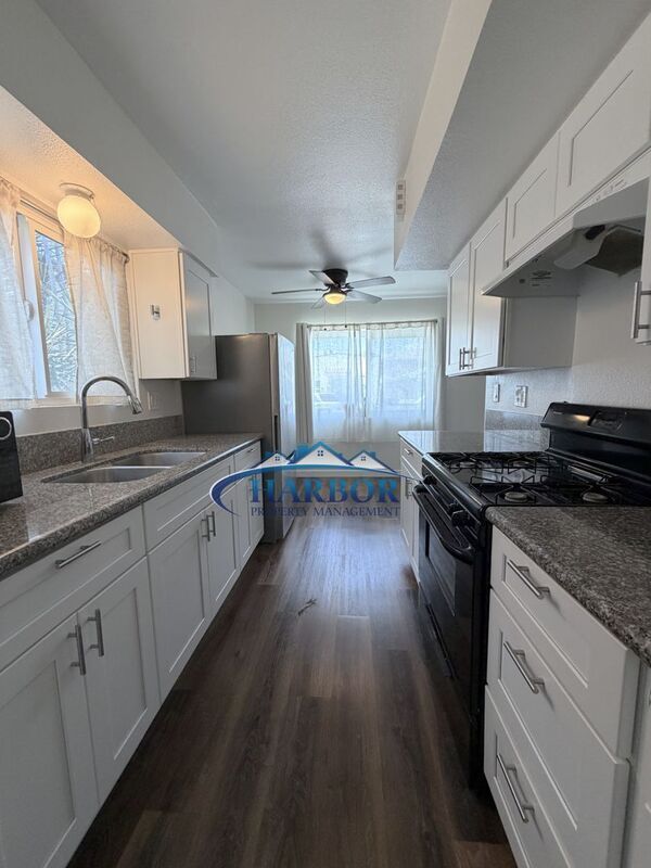 577 W 4th St