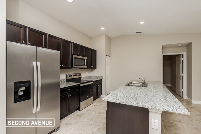 Photo - 342 Danis Rd SW