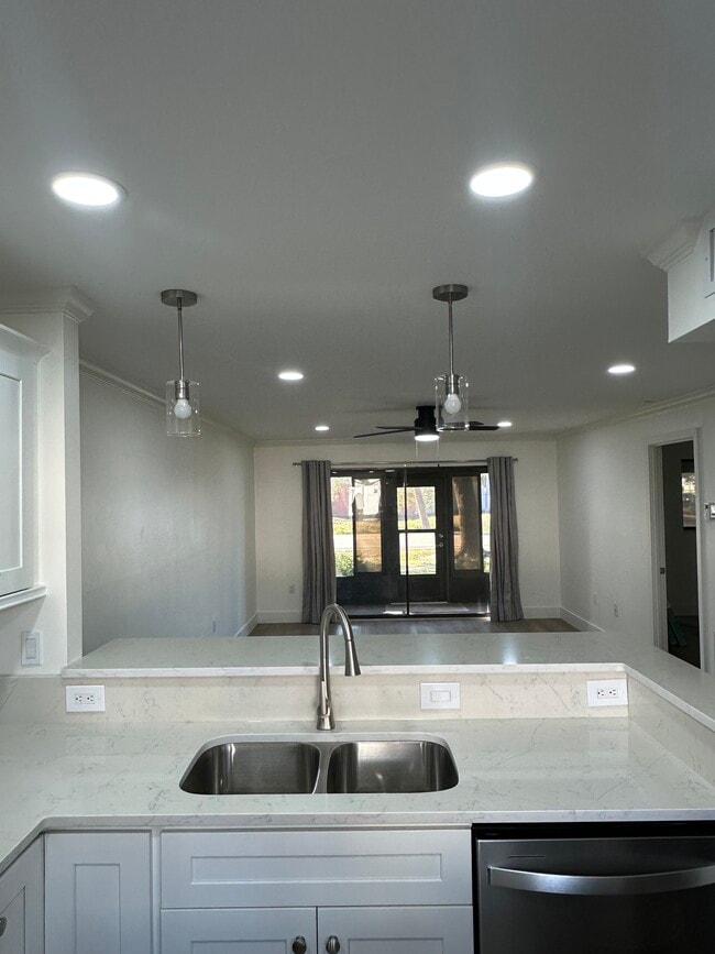 Photo - 401 Airport Ave E Unit #303