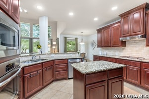 8810 Woodland Bend