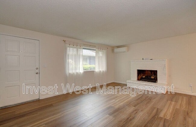 Photo - 2920 Harney St