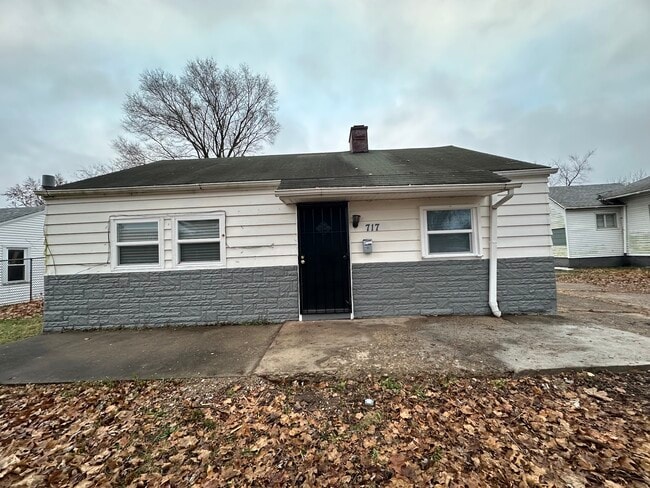 Building Photo - 717 Sheridan St