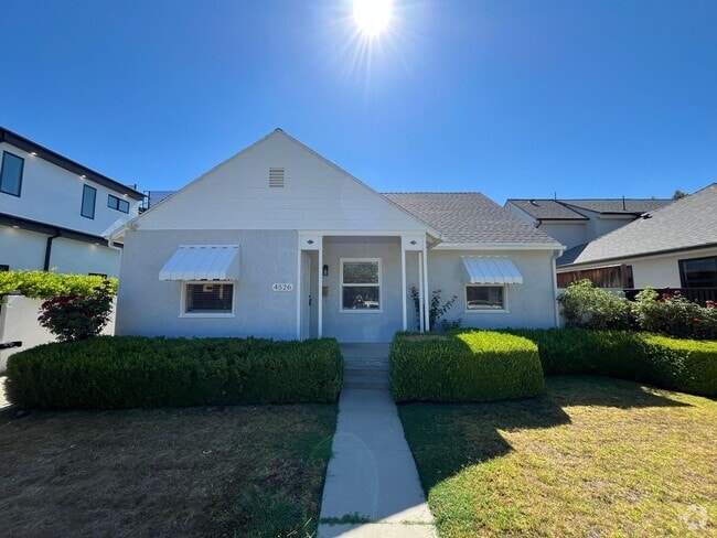 Building Photo - AVAILABLE NOW! 3+2 w/bonus room + applianc... Rental