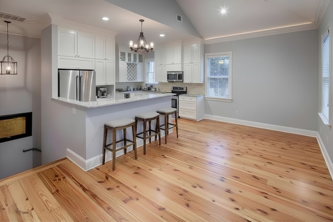 Photo - 203 W Waldburg St Unit CH